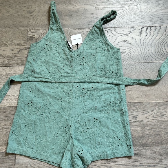 BNWT Zara The Nara eyelet romper in sage green - Picture 7 of 7